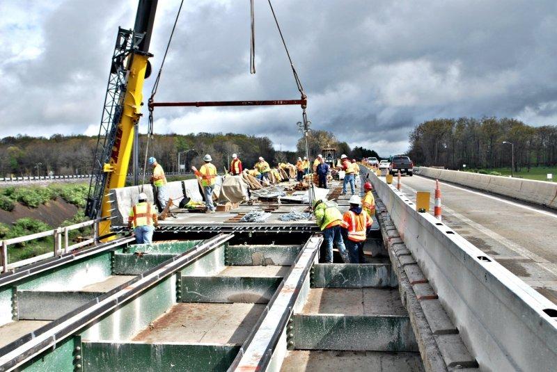An example of temporary steel barrier. An example of temporary steel barrier.